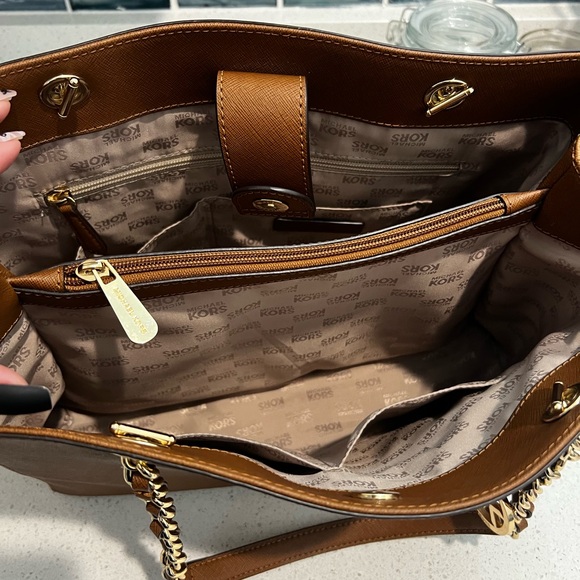 MK Leather Tote & Wallet - Picture 8 of 14